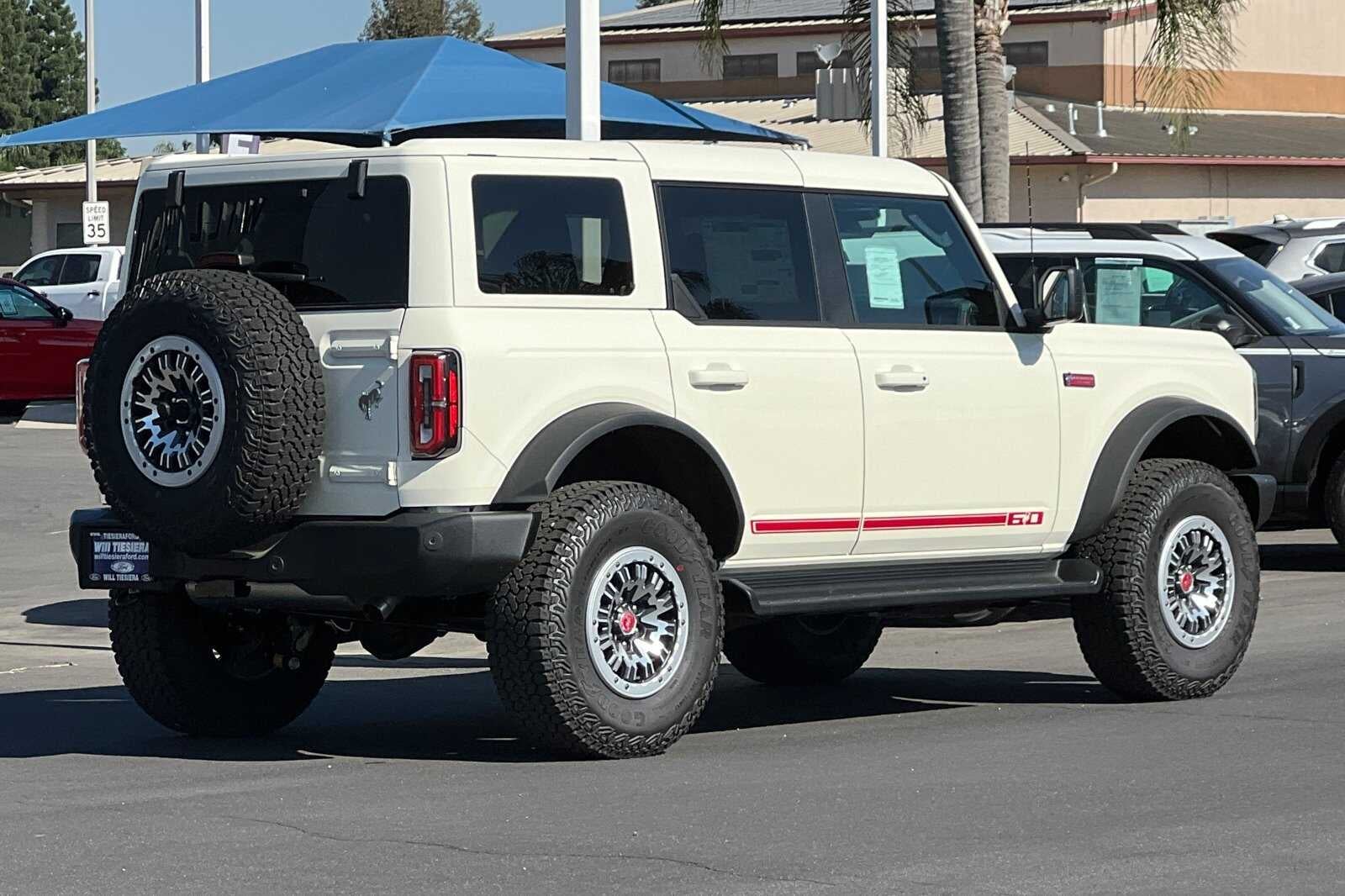 2026 Ford Bronco Outer Banks