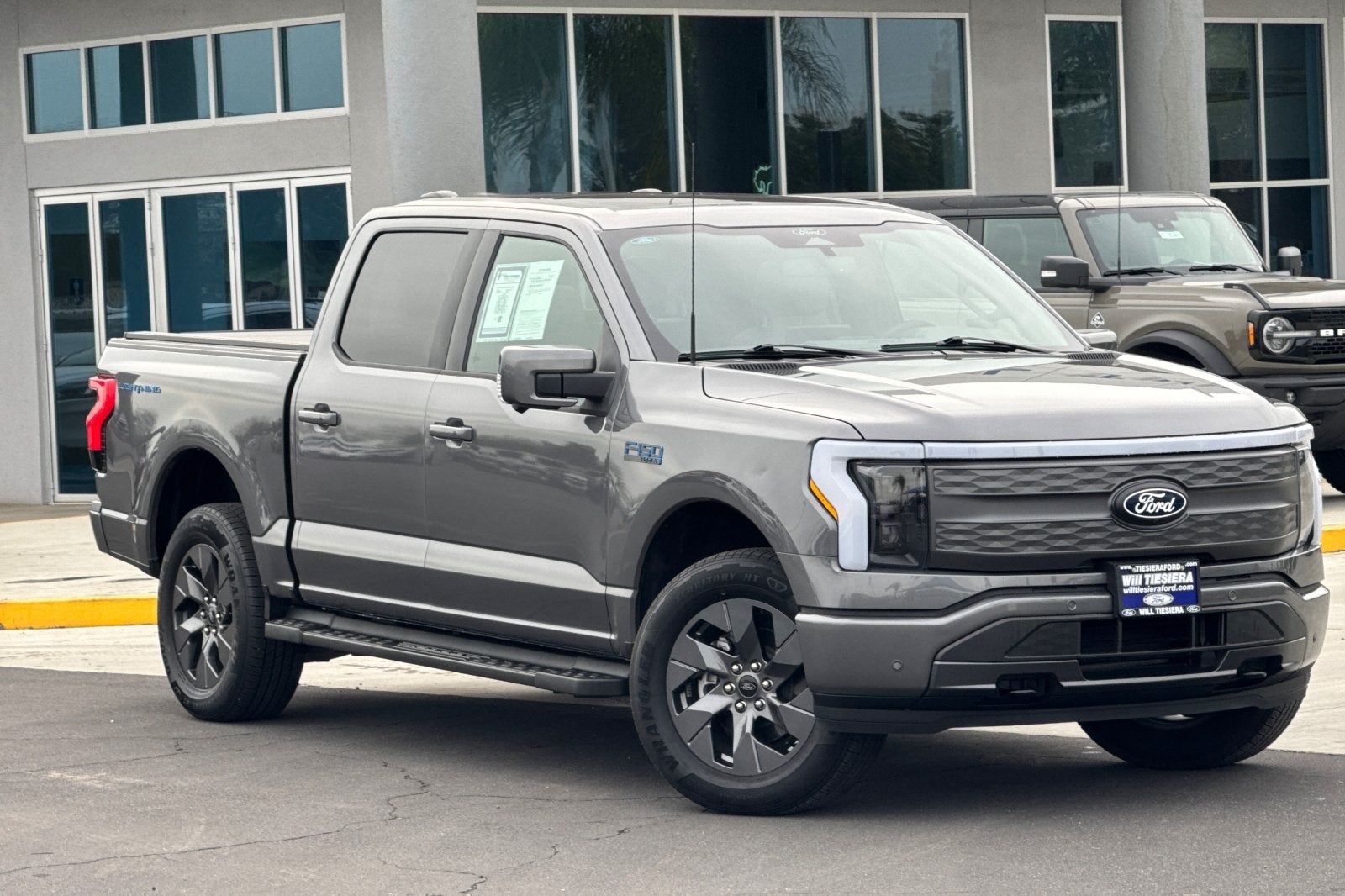 2025 Ford F-150 Lightning Lariat