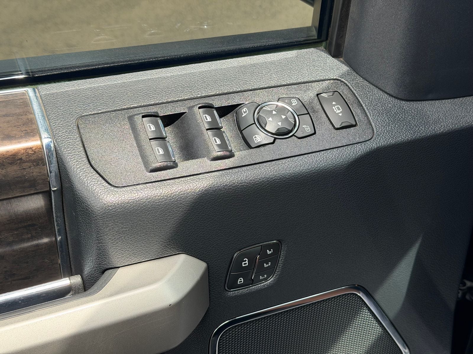 2022 Ford F-350SD Lariat TREMOR W/BLACK PKG