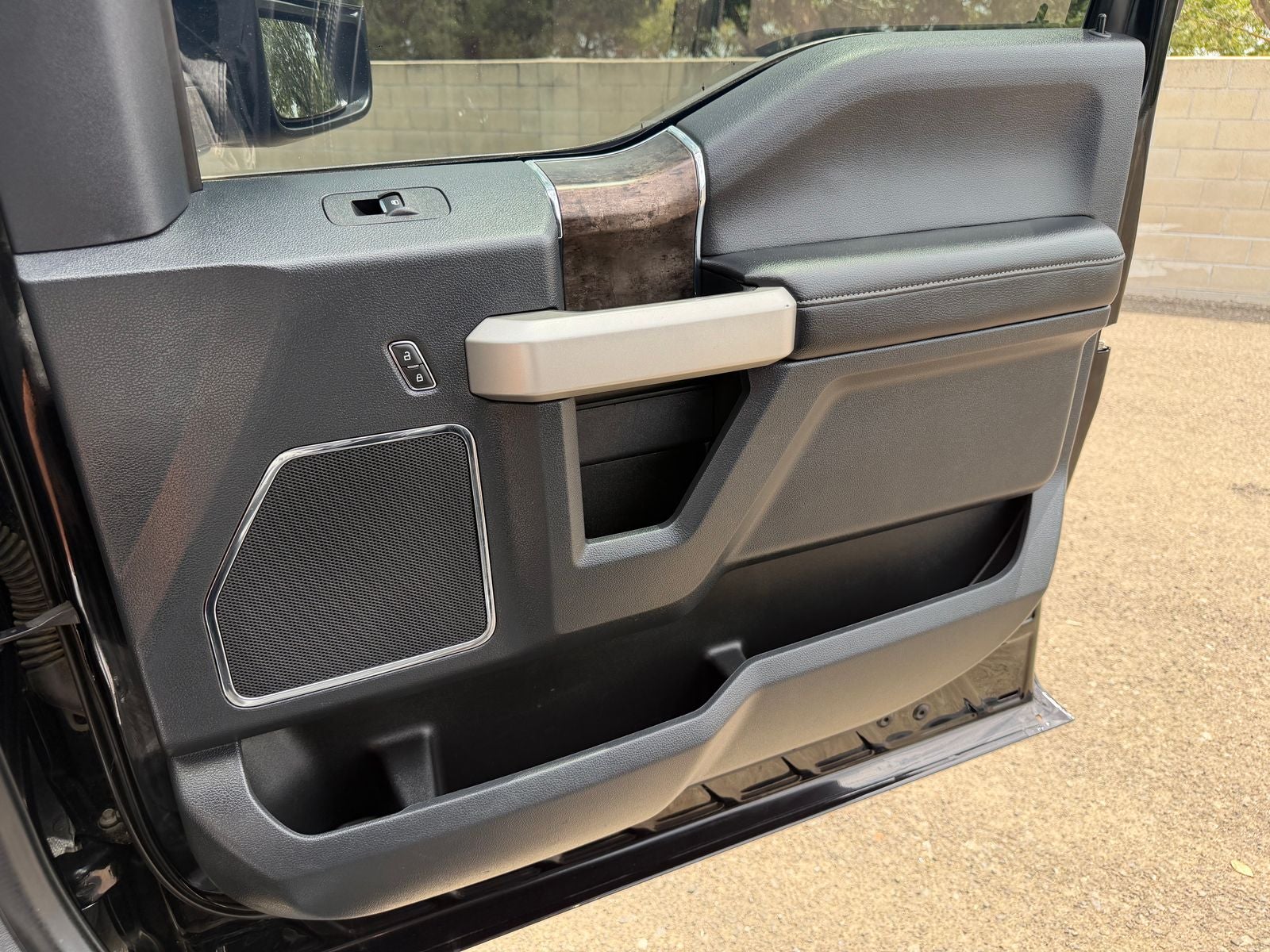 2022 Ford F-350SD Lariat TREMOR W/BLACK PKG