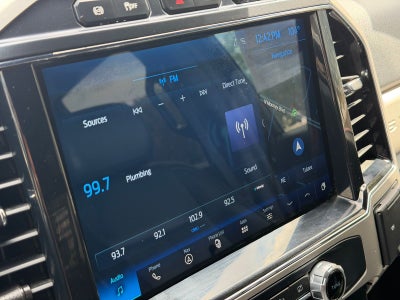 2022 Ford F-350SD Lariat TREMOR W/BLACK PKG