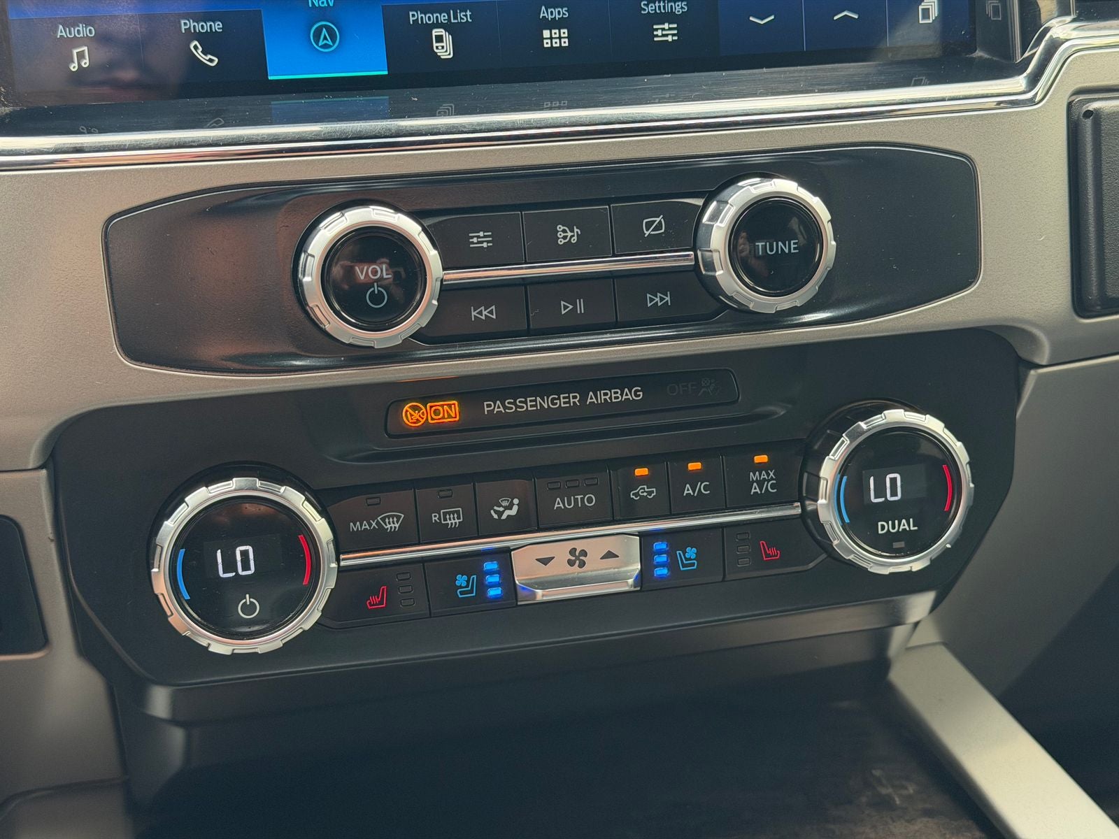 2022 Ford F-350SD Lariat TREMOR W/BLACK PKG
