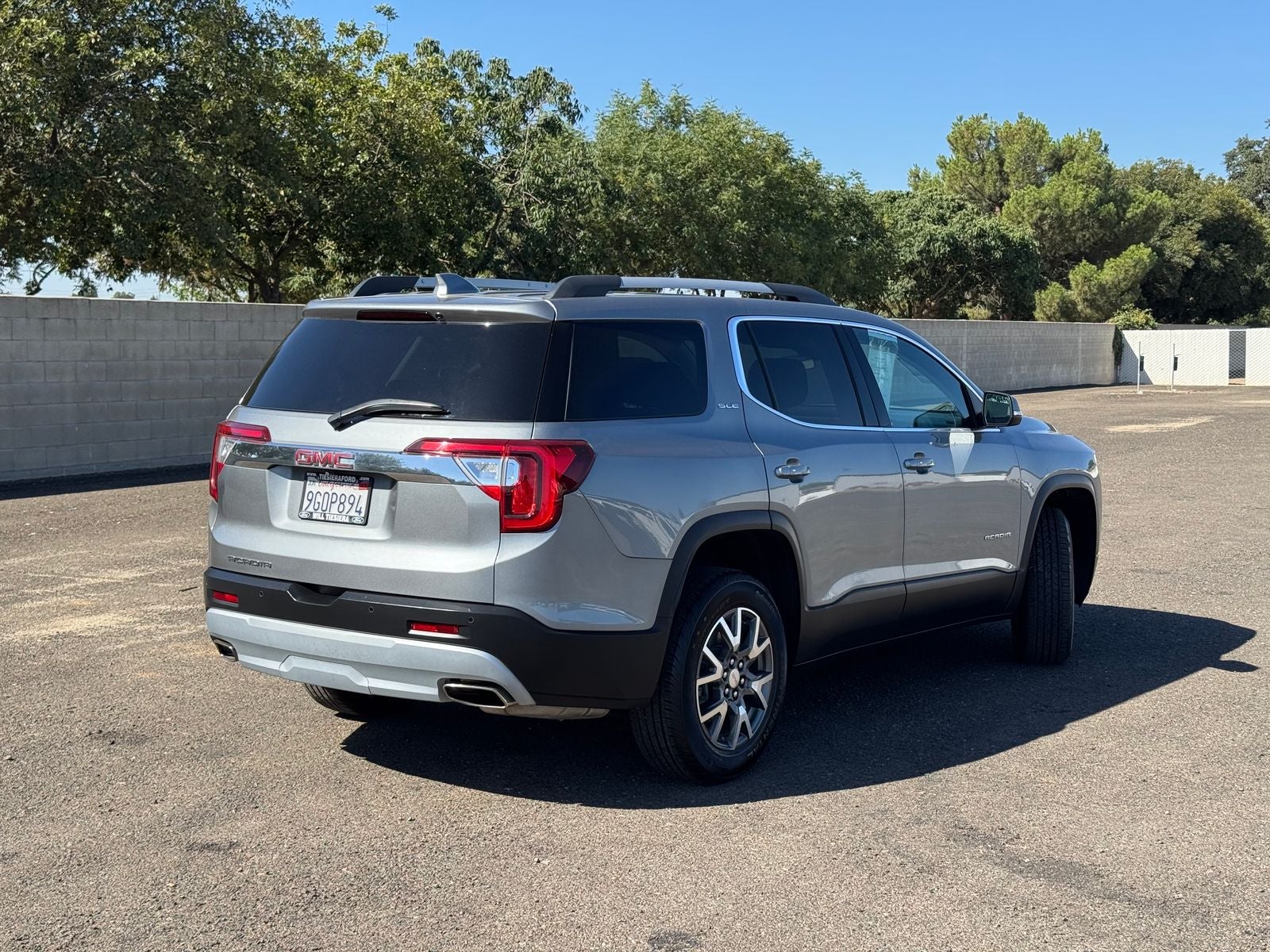2023 GMC Acadia SLE