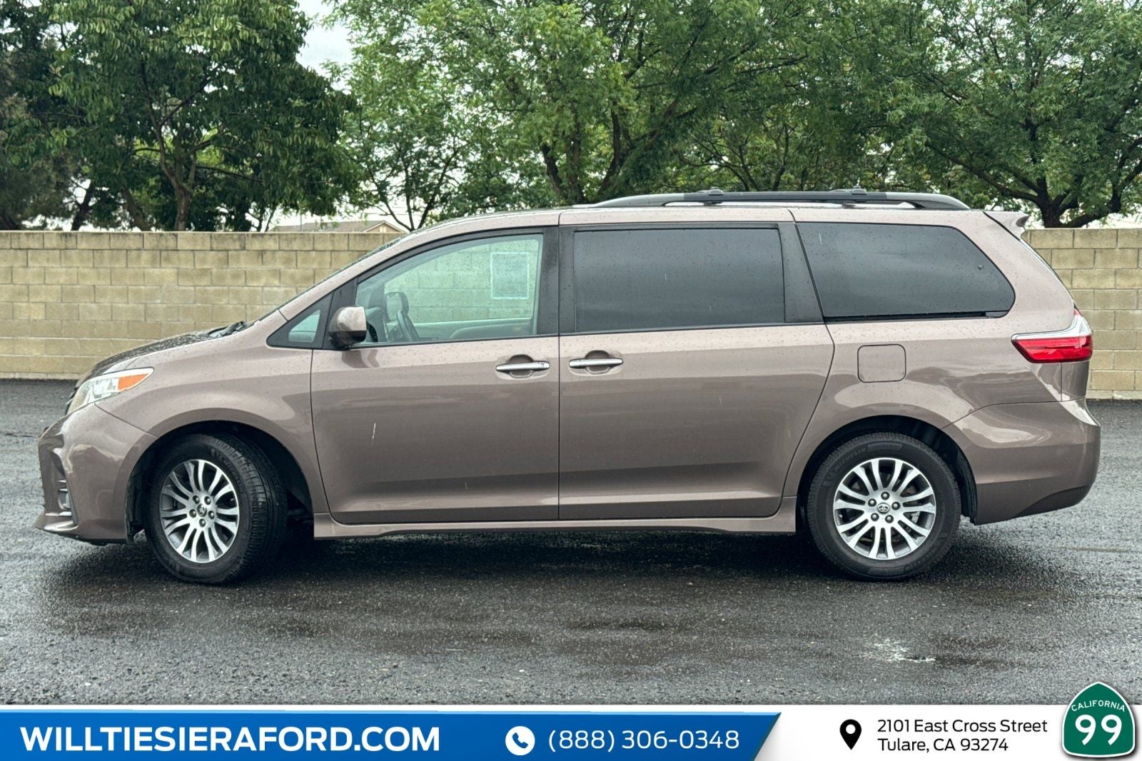 2020 Toyota Sienna XLE 8 Passenger