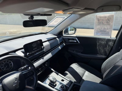 2024 Mitsubishi Outlander ES