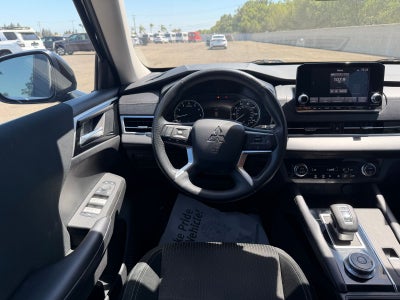 2024 Mitsubishi Outlander ES