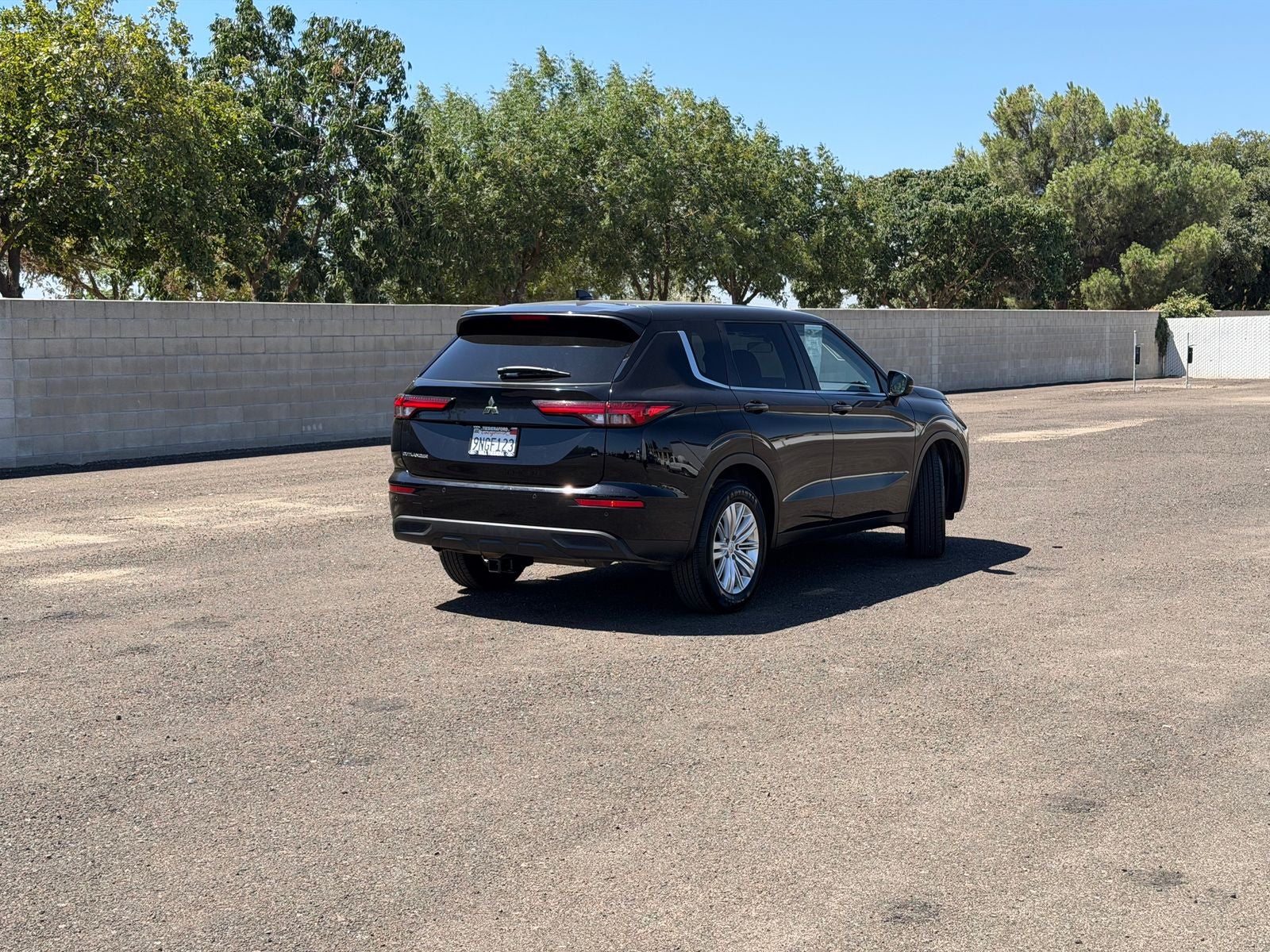 2024 Mitsubishi Outlander ES